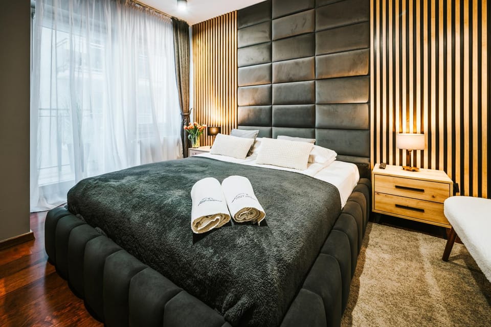 Bed, Photo of the whole room, Bedroom, towels