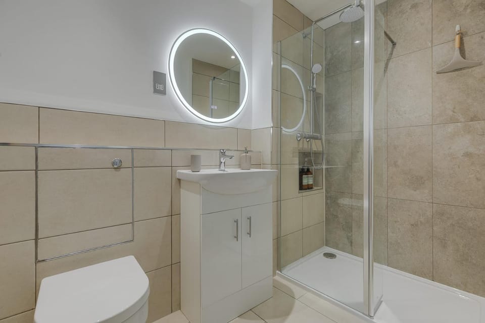 Shower, Toilet
