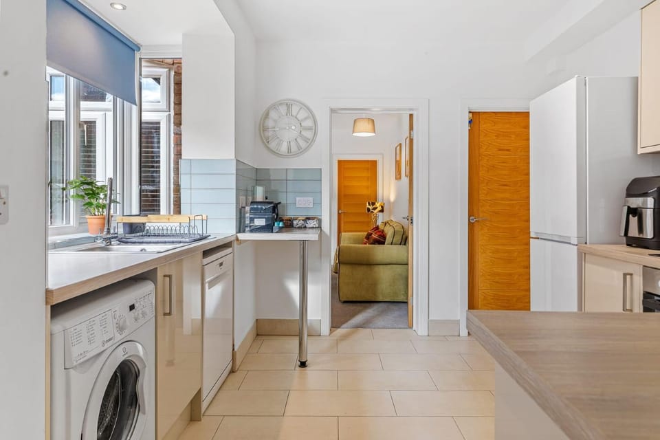 Coffee/tea facilities, Kitchen or kitchenette, dishwasher, minibar, pet friendly, stove, toaster, washing machine
