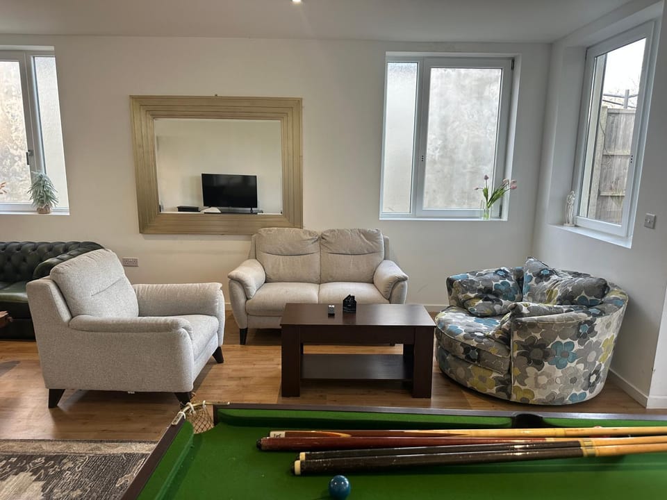North London A spacious 7 bedroom house accommodating up to 18 people complete with own gym and table tennis House in London