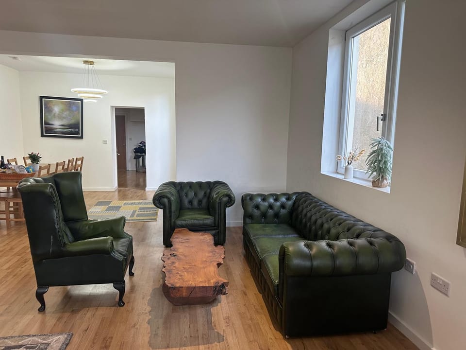 North London A spacious 7 bedroom house accommodating up to 18 people complete with own gym and table tennis House in London