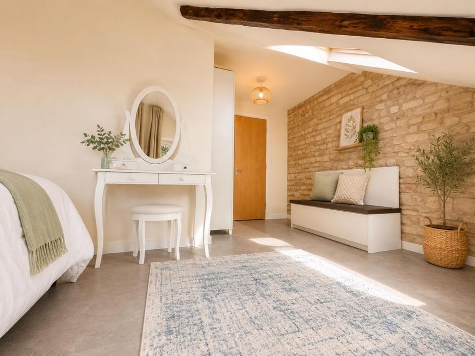 North London A spacious 7 bedroom house accommodating up to 18 people complete with own gym and table tennis House in London