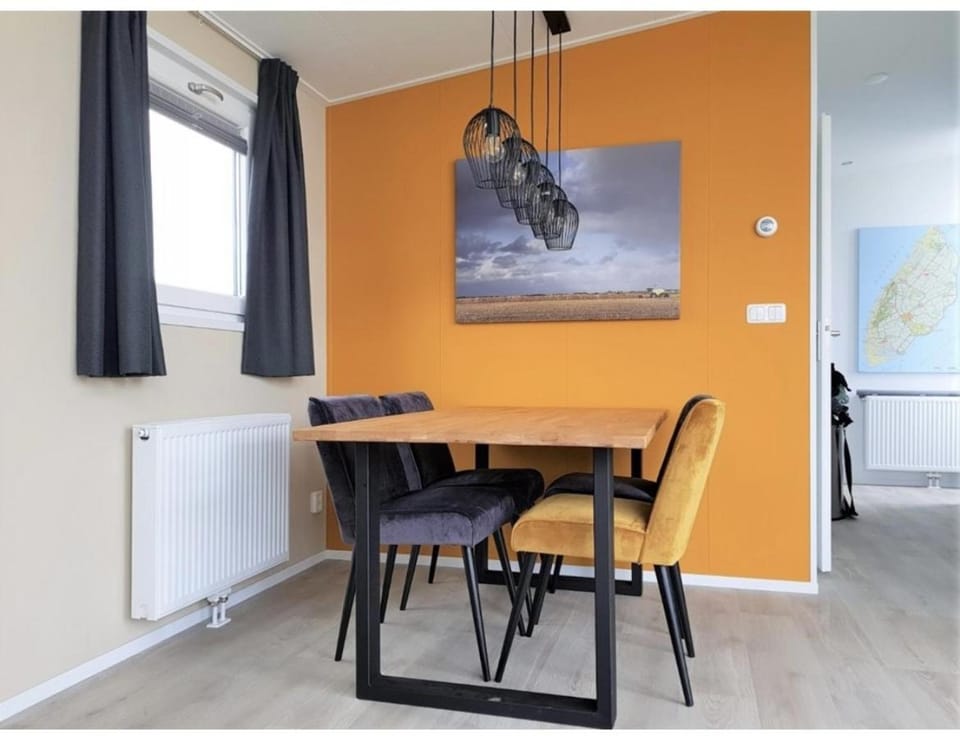 Knus chalet Heidebloem Recreational purposes only Chalet in Putten
