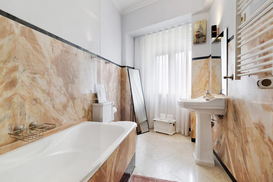 Bathroom, Living room