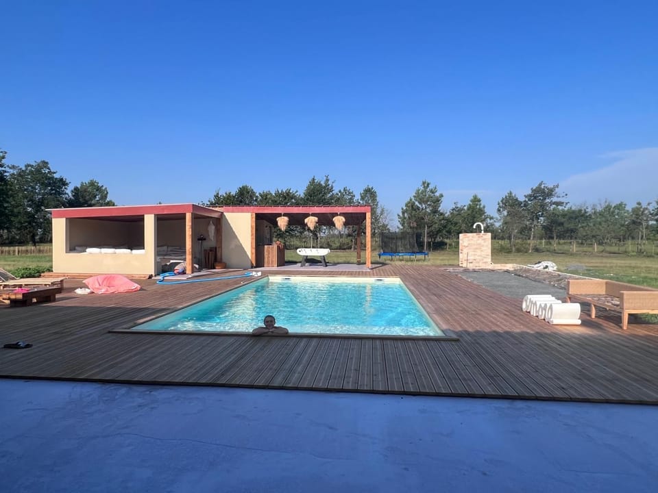 Swimming pool