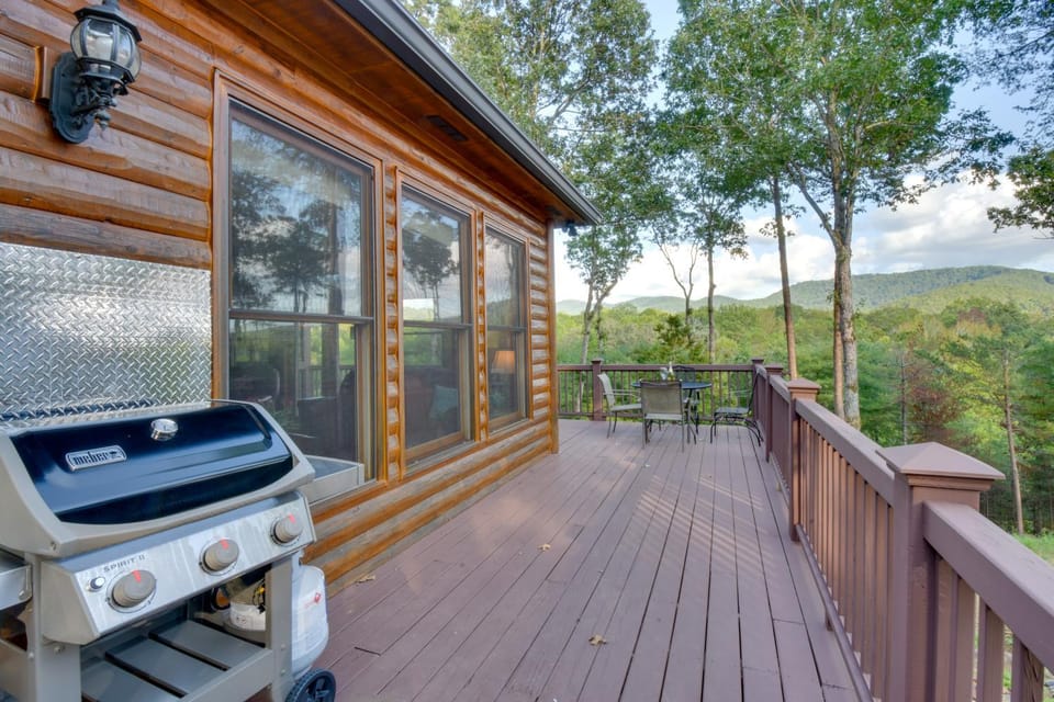 Expansive Mtn-View Ellijay Cabin: Private Hot Tub Cabin in Georgia