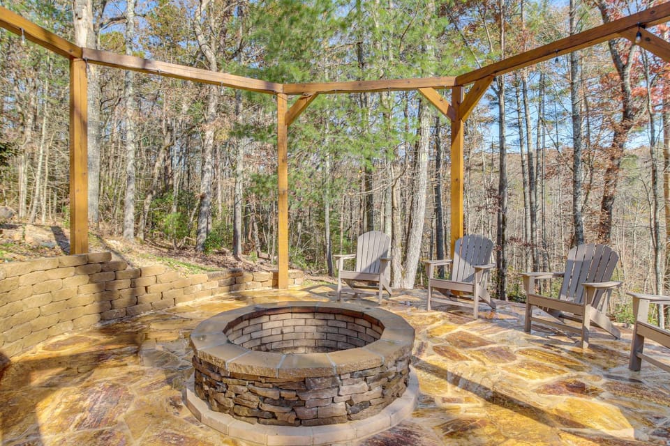 Expansive Mtn-View Ellijay Cabin: Private Hot Tub Cabin in Georgia