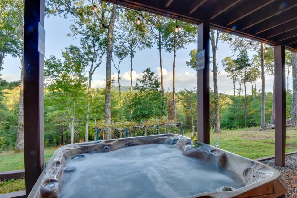 Expansive Mtn-View Ellijay Cabin: Private Hot Tub Cabin in Georgia