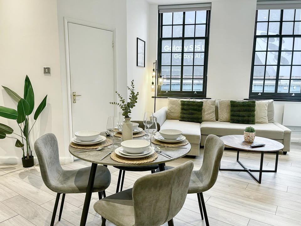 Living room, Seating area, Dining area
