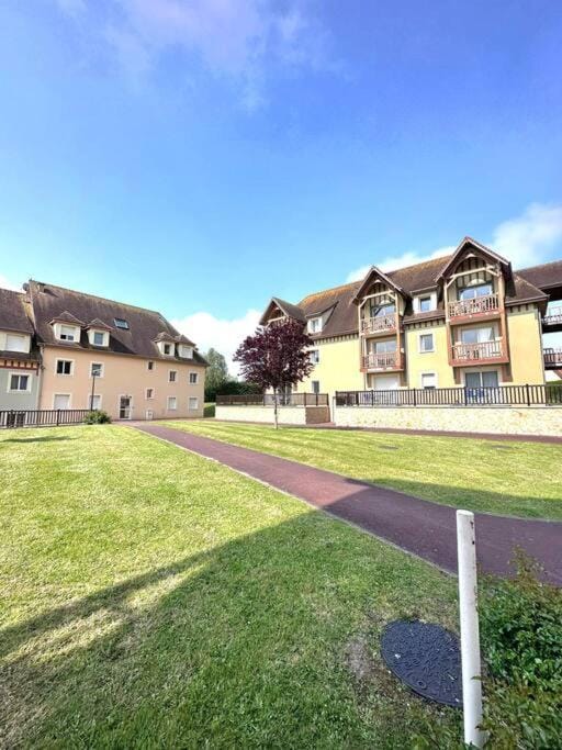 7mn de Deauville Jardin Wifi Box TV Apartment in Normandy