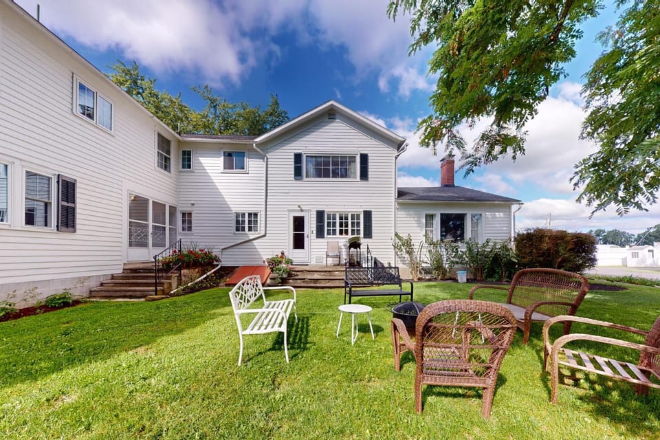 Benton Farmhouse House in Finger Lakes