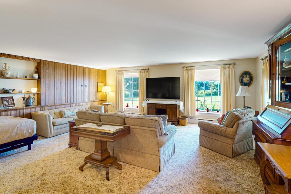 Benton Farmhouse House in Finger Lakes