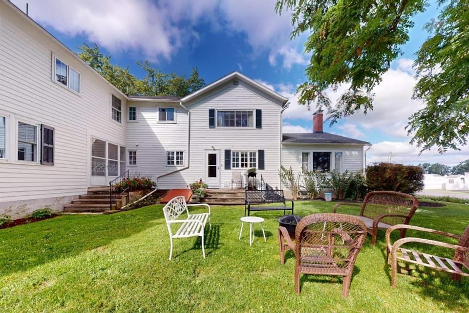 Benton Farmhouse House in Finger Lakes