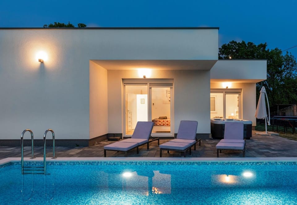 Property building, Swimming pool