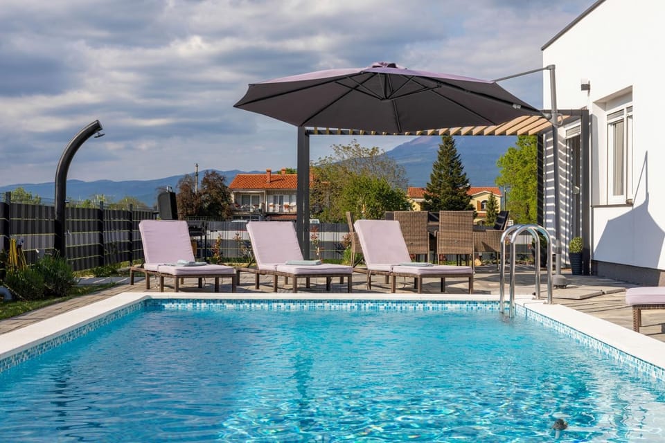 Swimming pool, Swimming pool