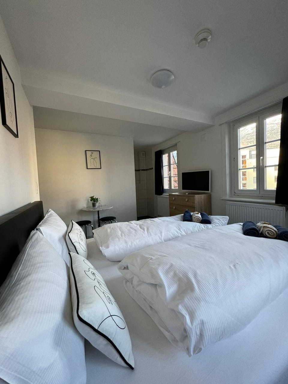 Bed, Bathroom, TV and multimedia, Photo of the whole room, Seating area, Bedroom, towels