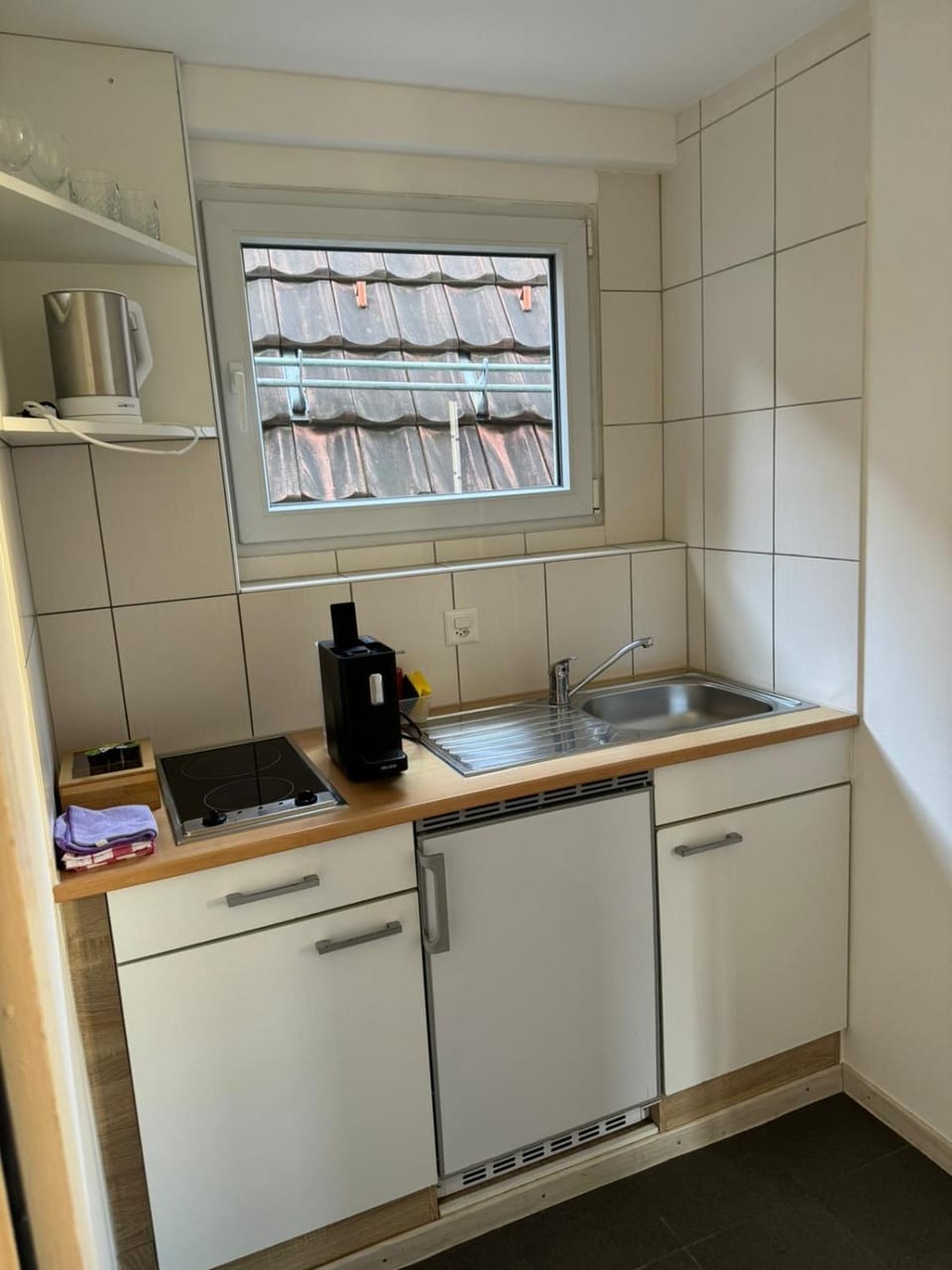 Coffee/tea facilities, stove, kitchen