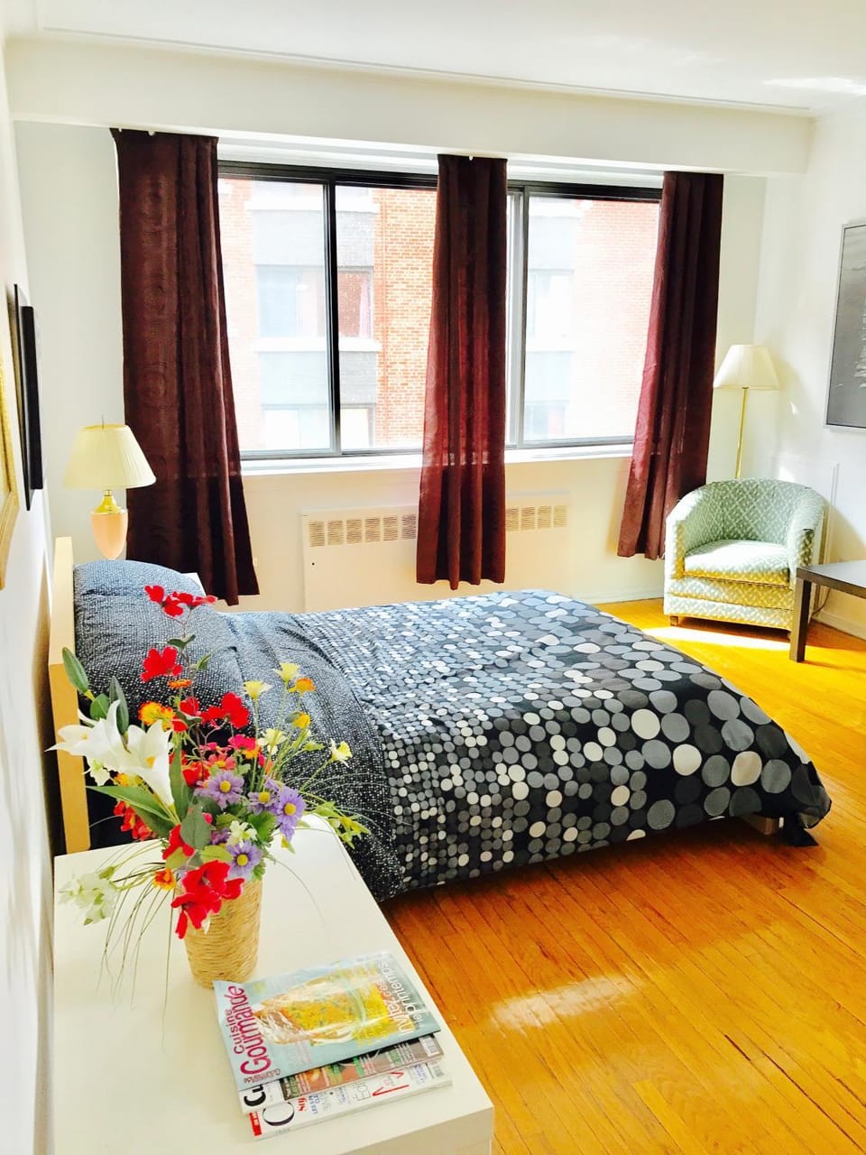 Stylish Montreal Apartment: Comfortable Stay in the Golden Square Mile Apartment in Montreal