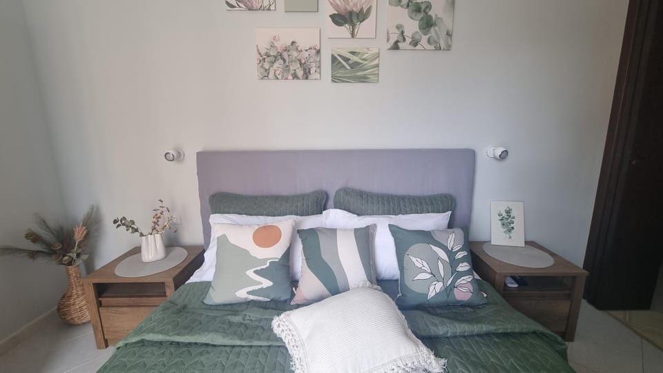 TV and multimedia, Balcony/Terrace, Bedroom, wardrobe, air conditioner