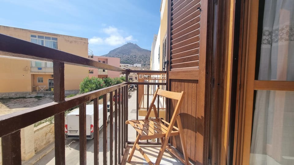 Balcony/Terrace, Mountain view