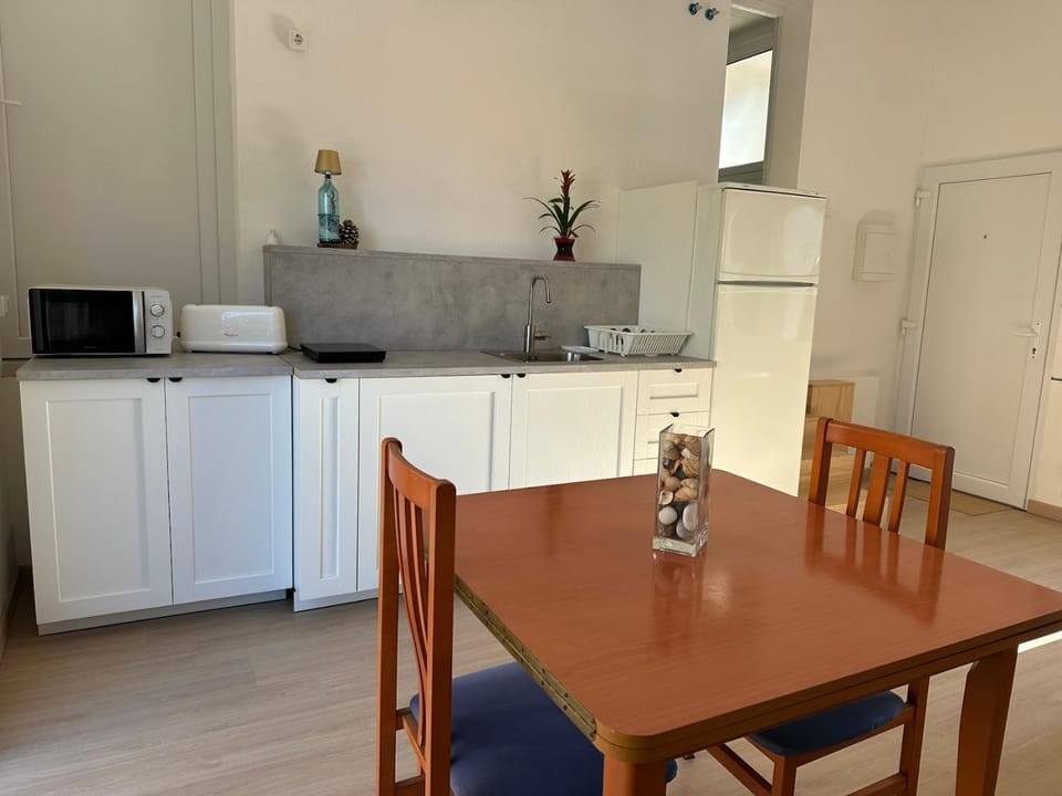 Kitchen or kitchenette, Living room, Dining area, oven, kitchen, kitchen