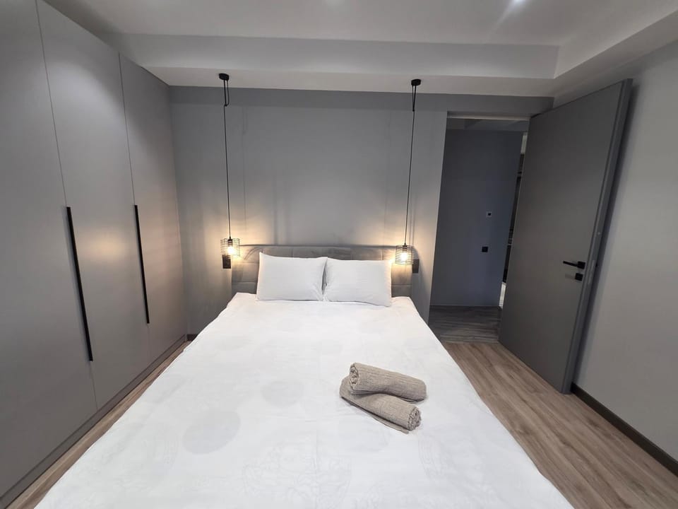 Extra Vision Double Room near Stefan cel Mare Apartment in Chișinău