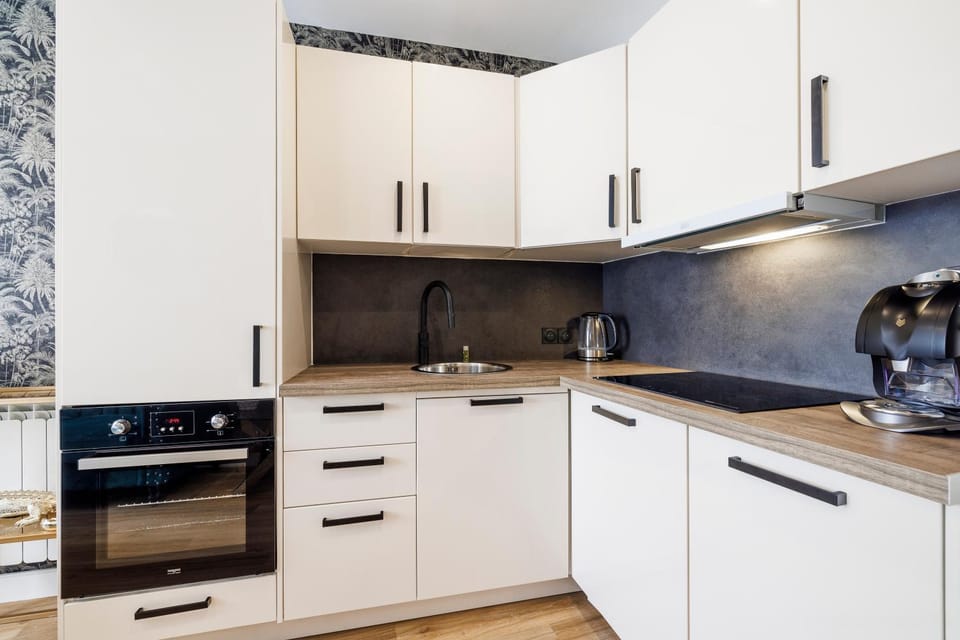 Communal kitchen, kitchen, kitchen