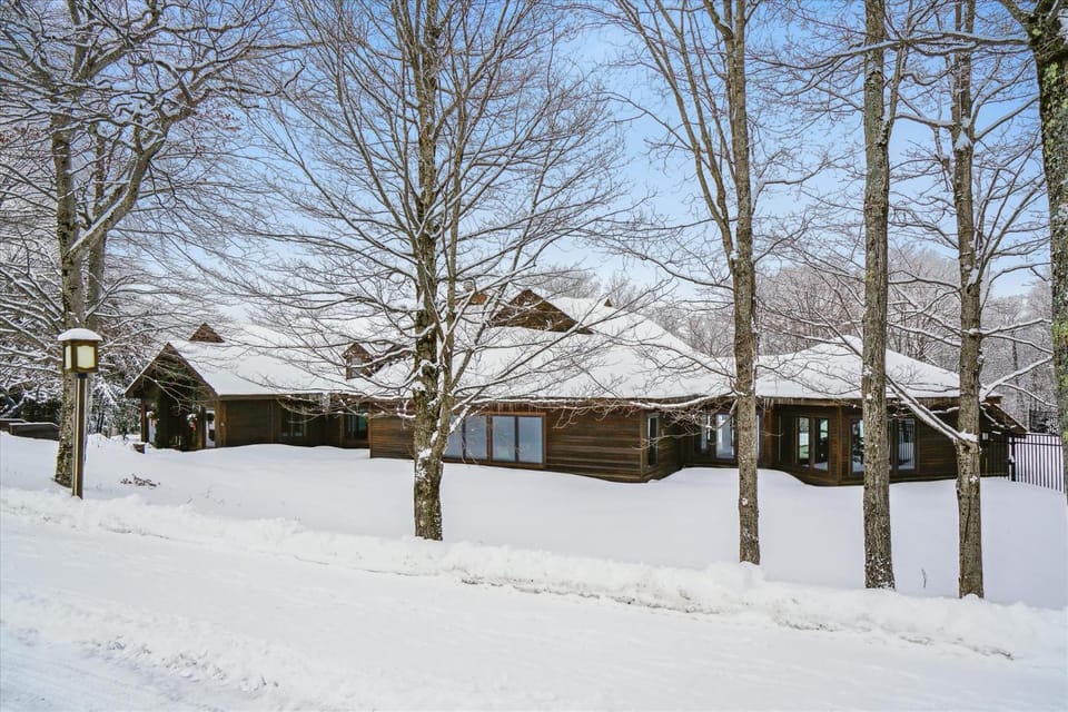 Highridge B16A Inviting Queen Room for Two with Access to Pool and Hot Tub Hotel in Mendon