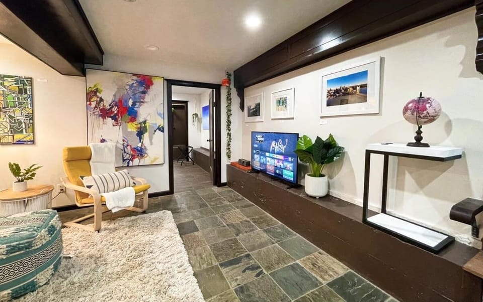 Artist's apartment in the heart of the city Apartment in Sacramento