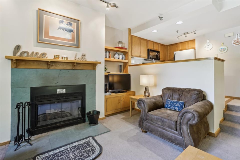 Seating area, flat iron