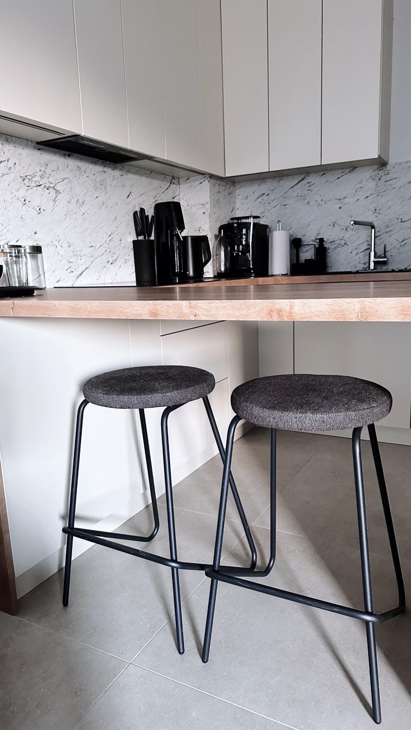 Coffee/tea facilities, Kitchen or kitchenette, stove