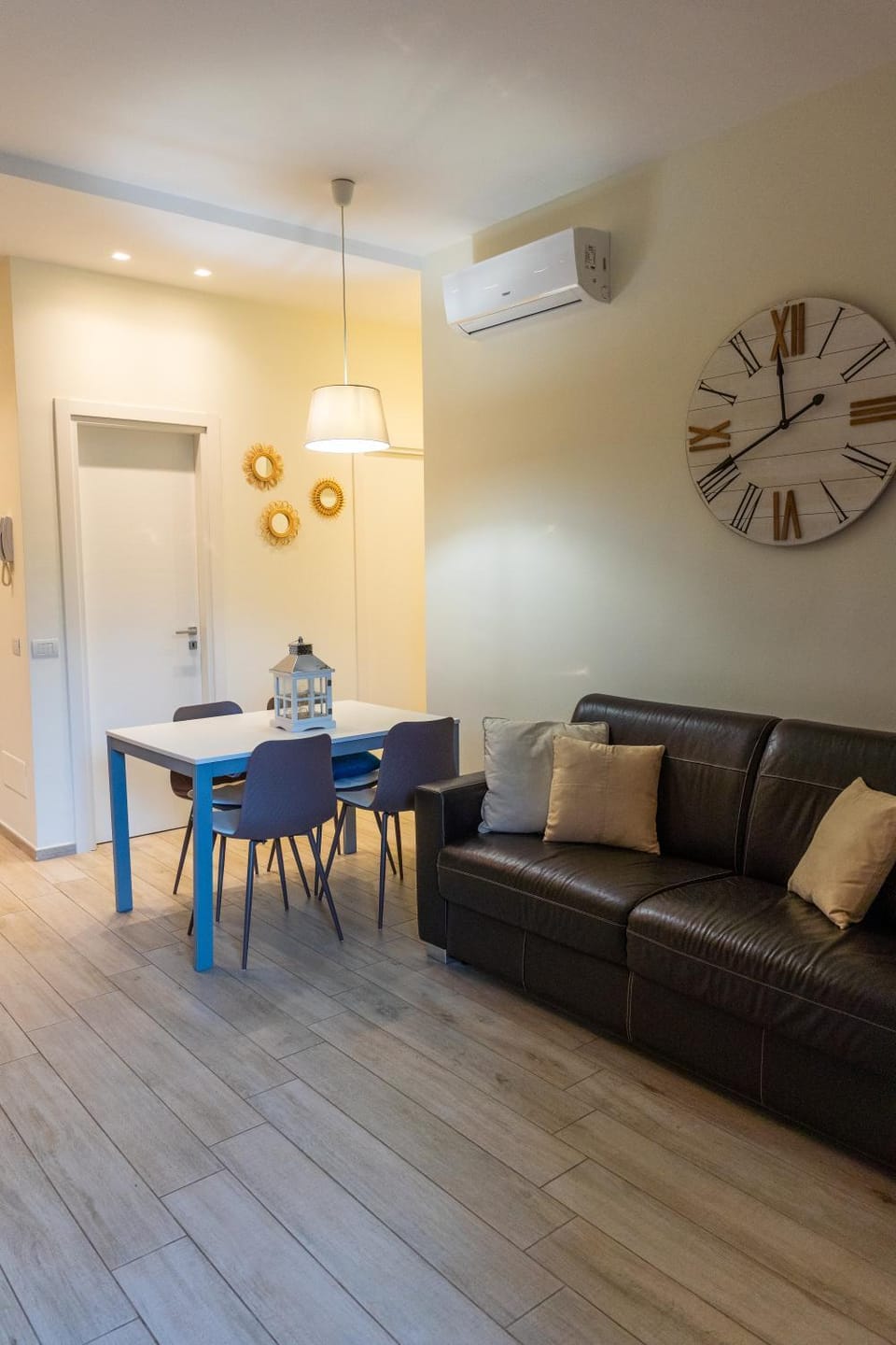 Living room, Seating area, Dining area, air conditioner