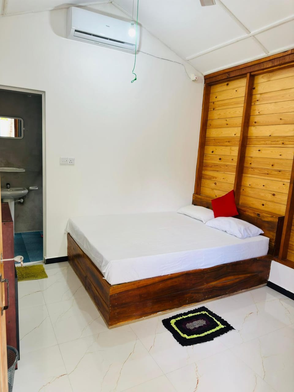 Bed, Photo of the whole room, Bedroom, air conditioner