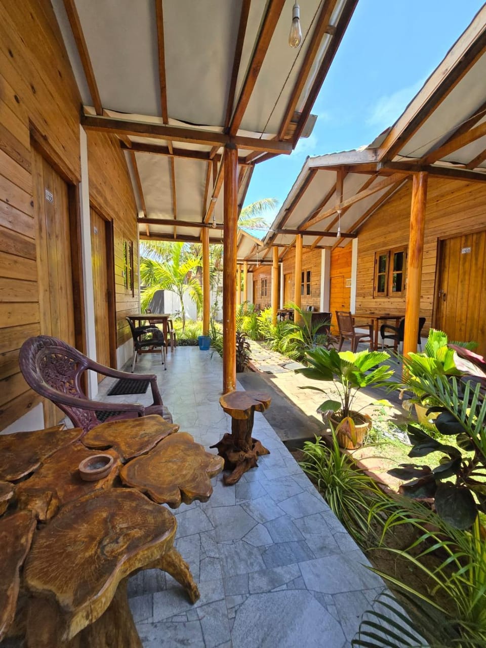 Property building, Patio, Garden, Living room, Seating area, Garden view