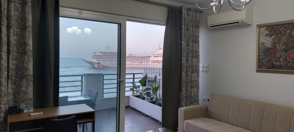 Living room, Sea view