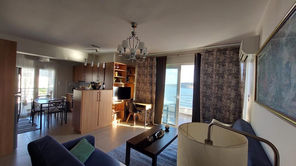 Kitchen or kitchenette, Living room, Seating area