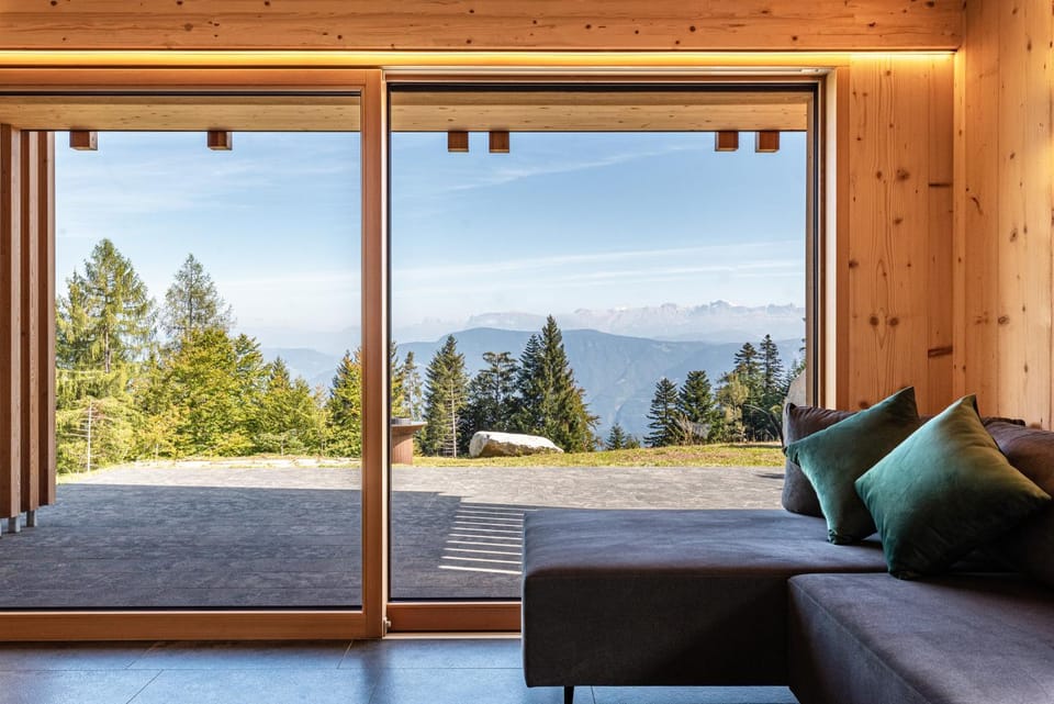 View (from property/room), Balcony/Terrace, Seating area, Mountain view