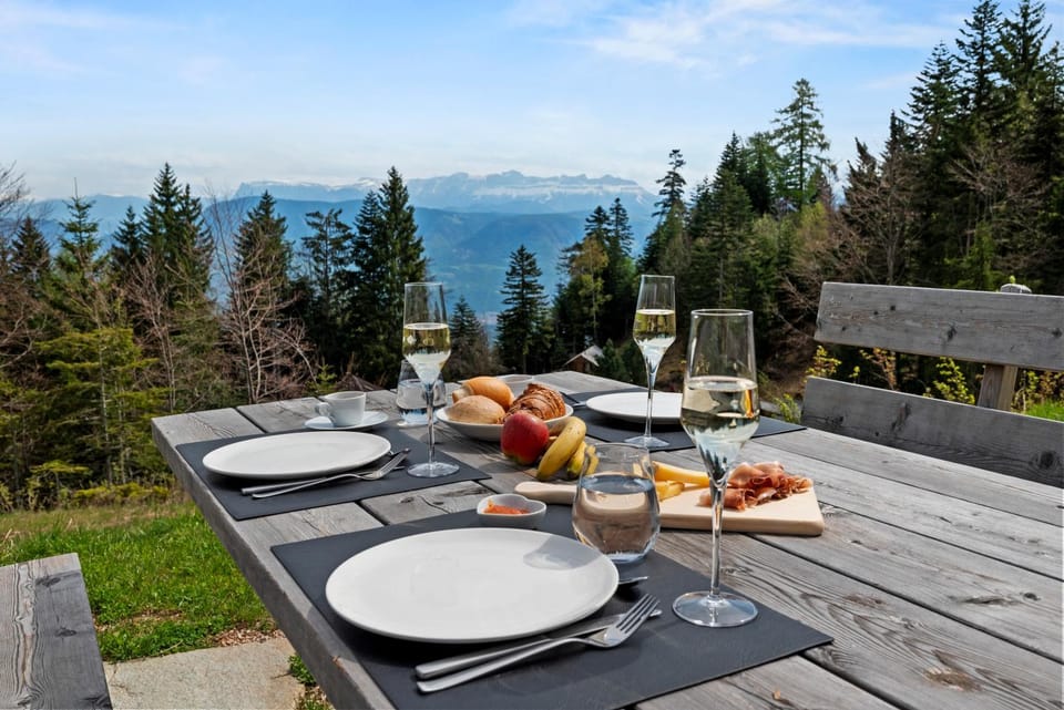 Natural landscape, BBQ facilities, Food and drinks, Food, Mountain view, Breakfast