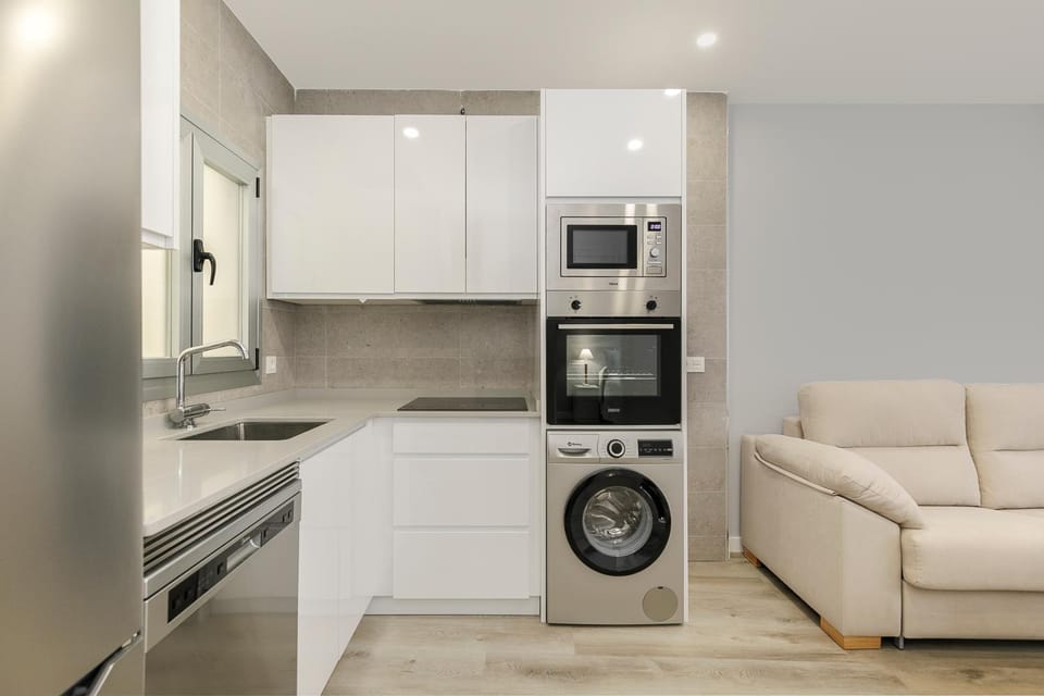 Kitchen or kitchenette, Living room, Seating area, oven, stove, toaster, washing machine