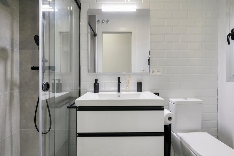 Shower, Bathroom, towels