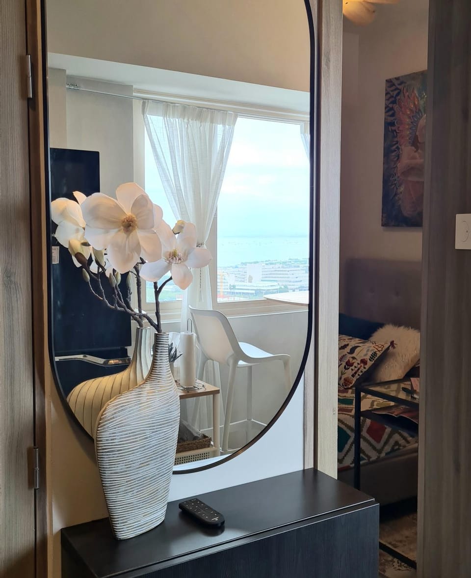 Seating area, City view, Sea view