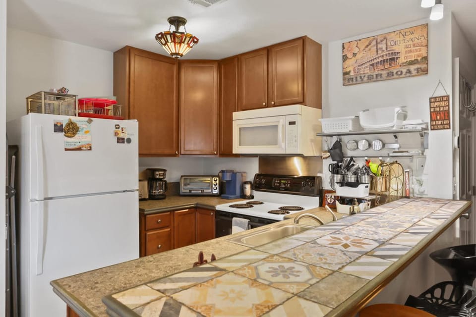 Unique 3BD 'Urban Cabin' close to French Quarter Cabin in New Orleans