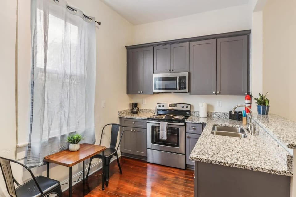 Urban 3 bedroom Local Art Filled Frenchman Oasis House in New Orleans