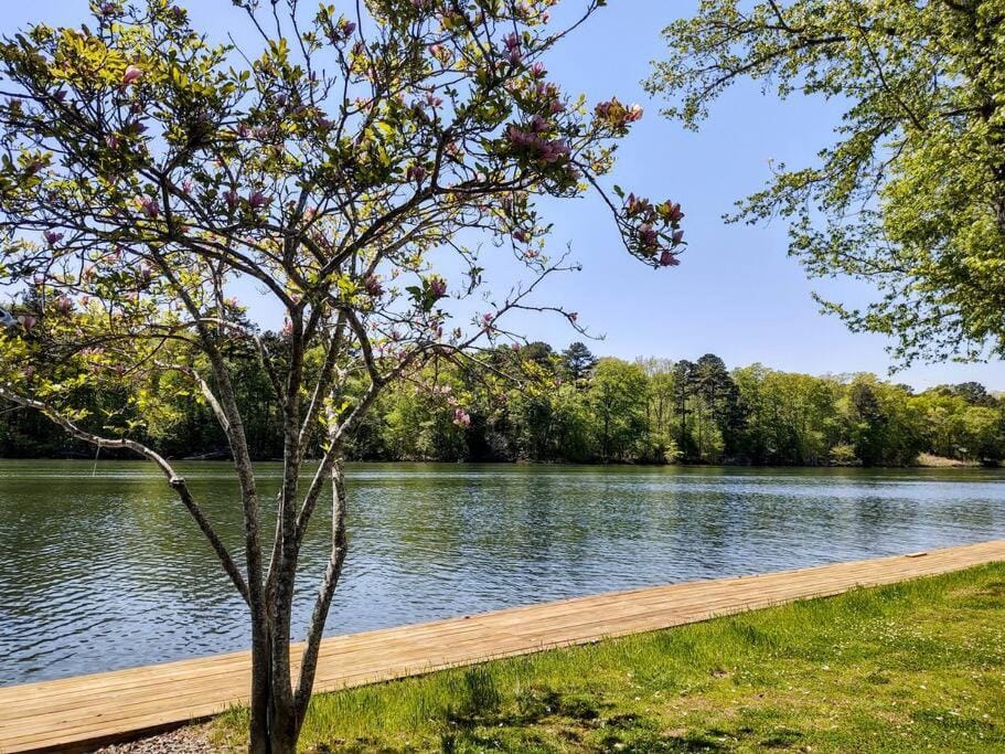 Spacious Lakeside Country Getaway! House in Garland County