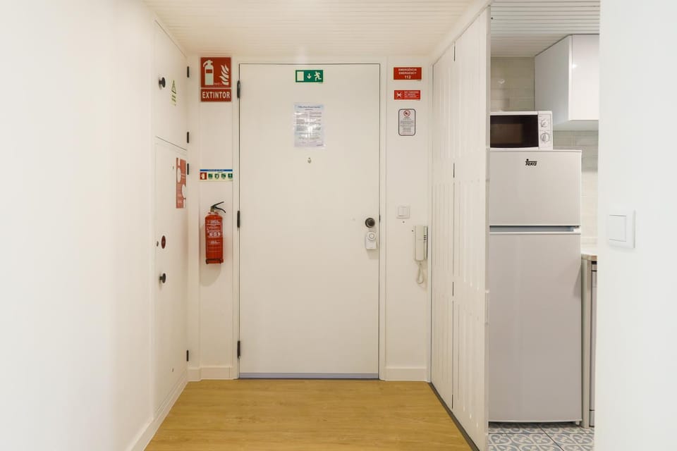 Facade/entrance, Kitchen or kitchenette, microwave, kitchen, kitchen