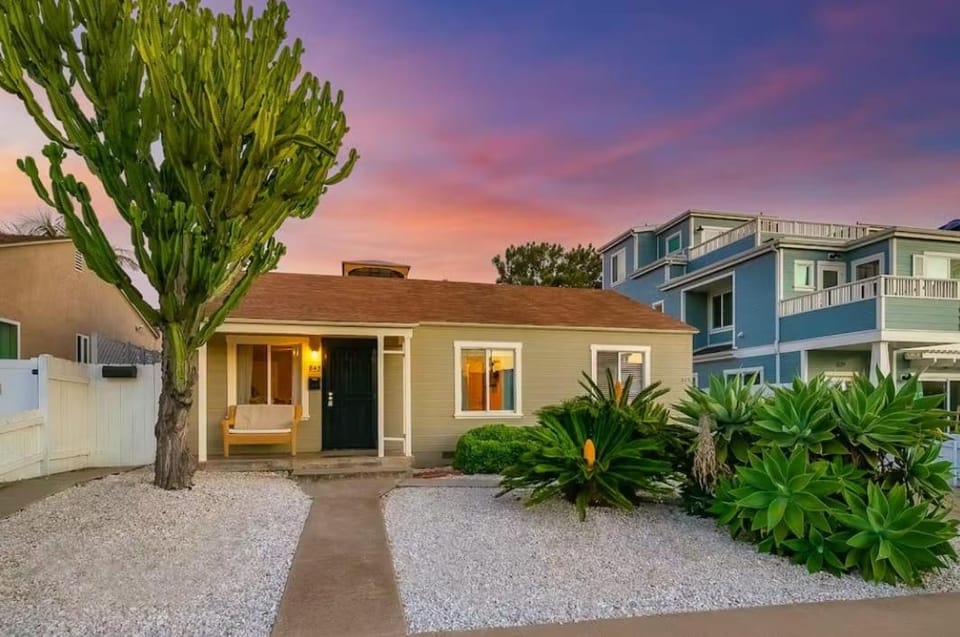 Pacific Beach Bungalow Just Steps to Beach House in Pacific Beach