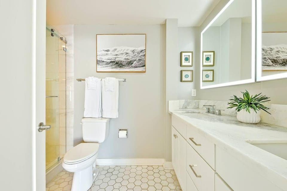 Outdoor Haven with Spa Walk to La Jolla Shores Beach House in La Jolla Shores