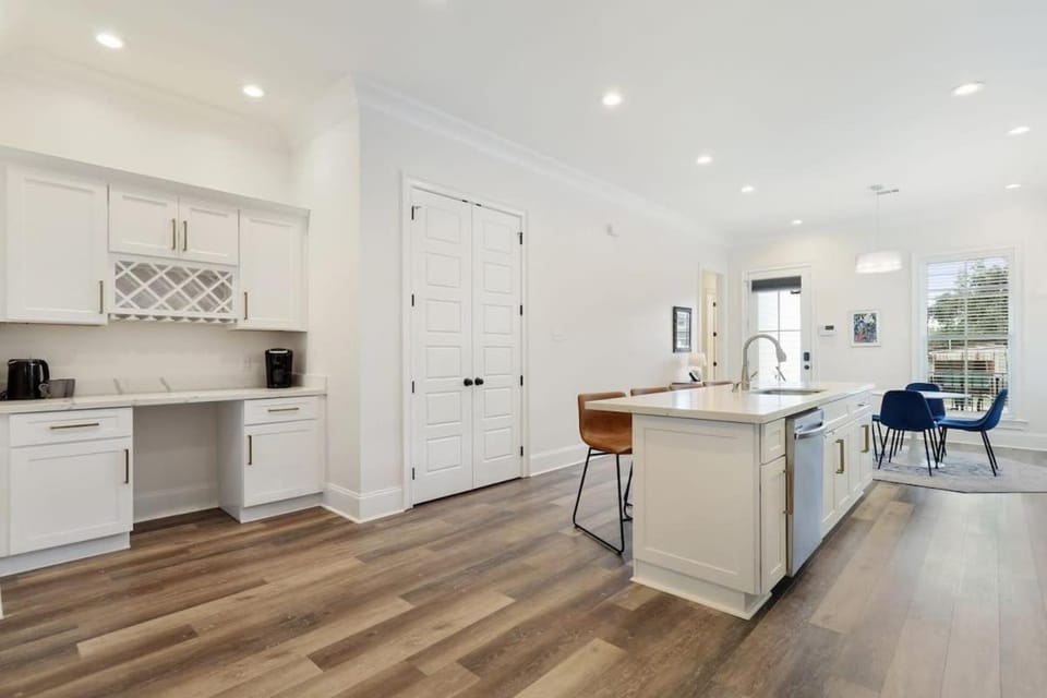 Stunning Luxury Home 2 Blocks From Streetcar House in New Orleans
