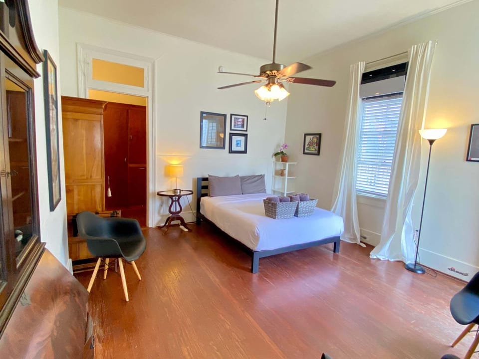 Fab Studio on Tree-Lined Street w City Bikes Apartment in New Orleans
