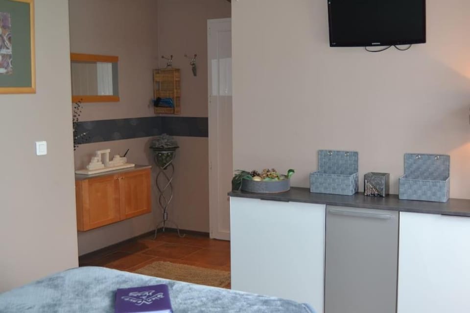 "POUR VOUS" studio dans villa avec piscine Apartment in Mèze